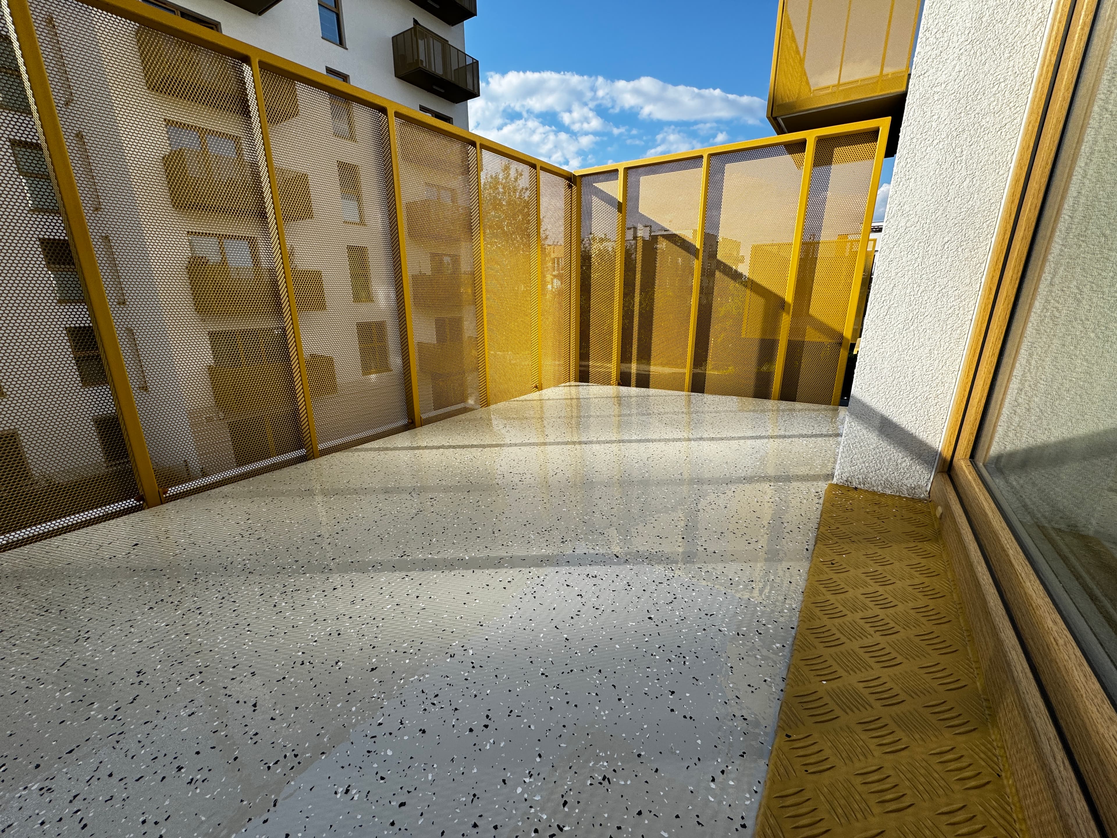 Posadzka żywiczna poliuretanowa w mieszkaniu - Katowice Wiśniowa - zdjęcie 2