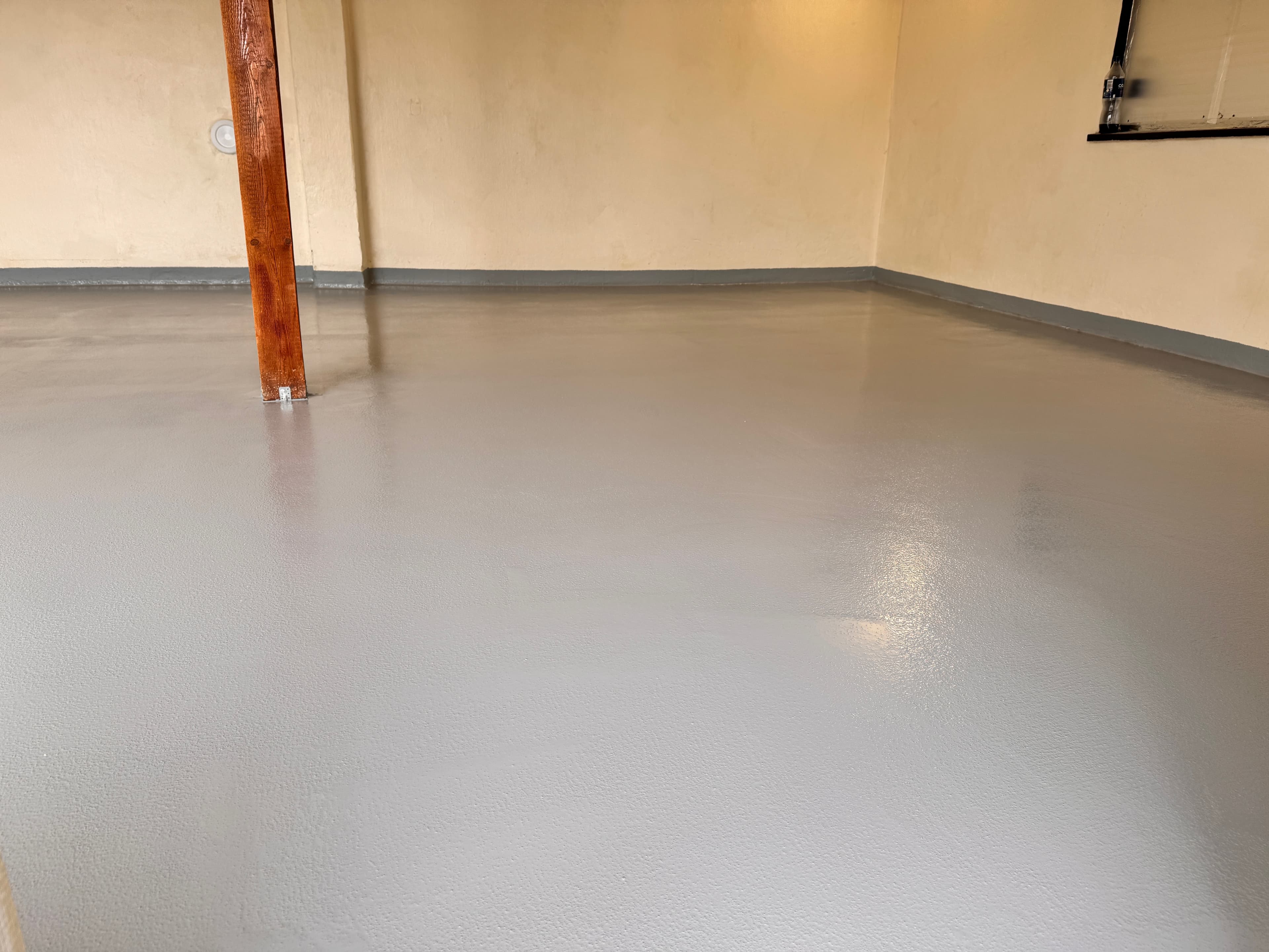 Posadzka żywiczna w garażu - Tarnow - zdjęcie 2